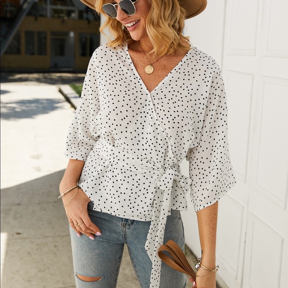 B2G1💕 V Neck Tie Belt Top White - Picture 5 of 6